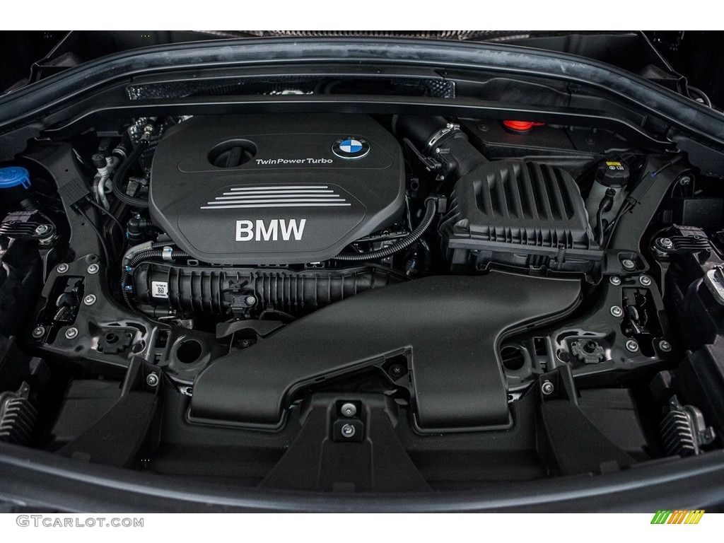 2016 X1 xDrive28i - Black Sapphire Metallic / Black photo #8