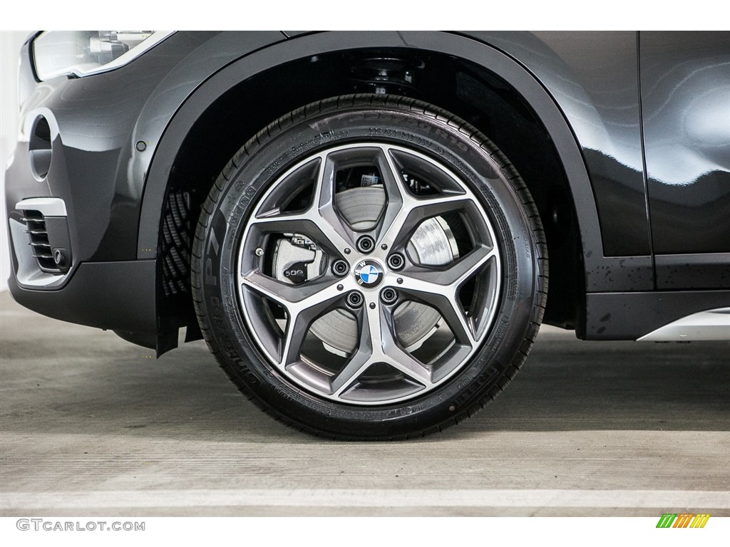 2016 X1 xDrive28i - Black Sapphire Metallic / Black photo #9