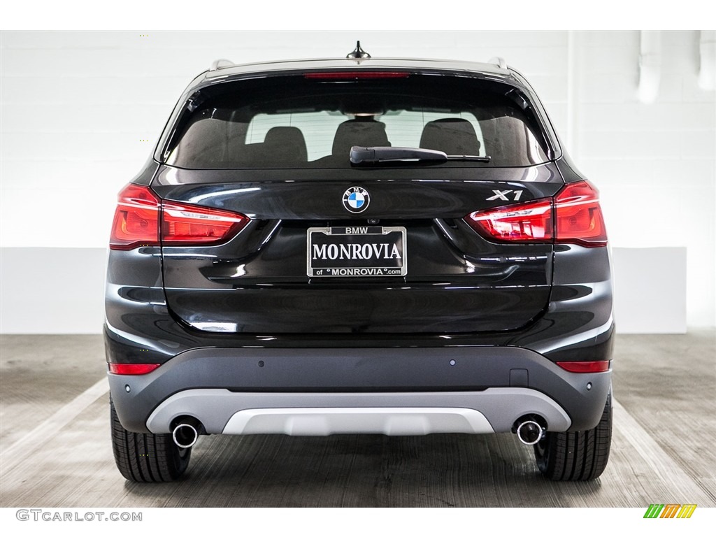 2016 X1 xDrive28i - Black Sapphire Metallic / Black photo #4