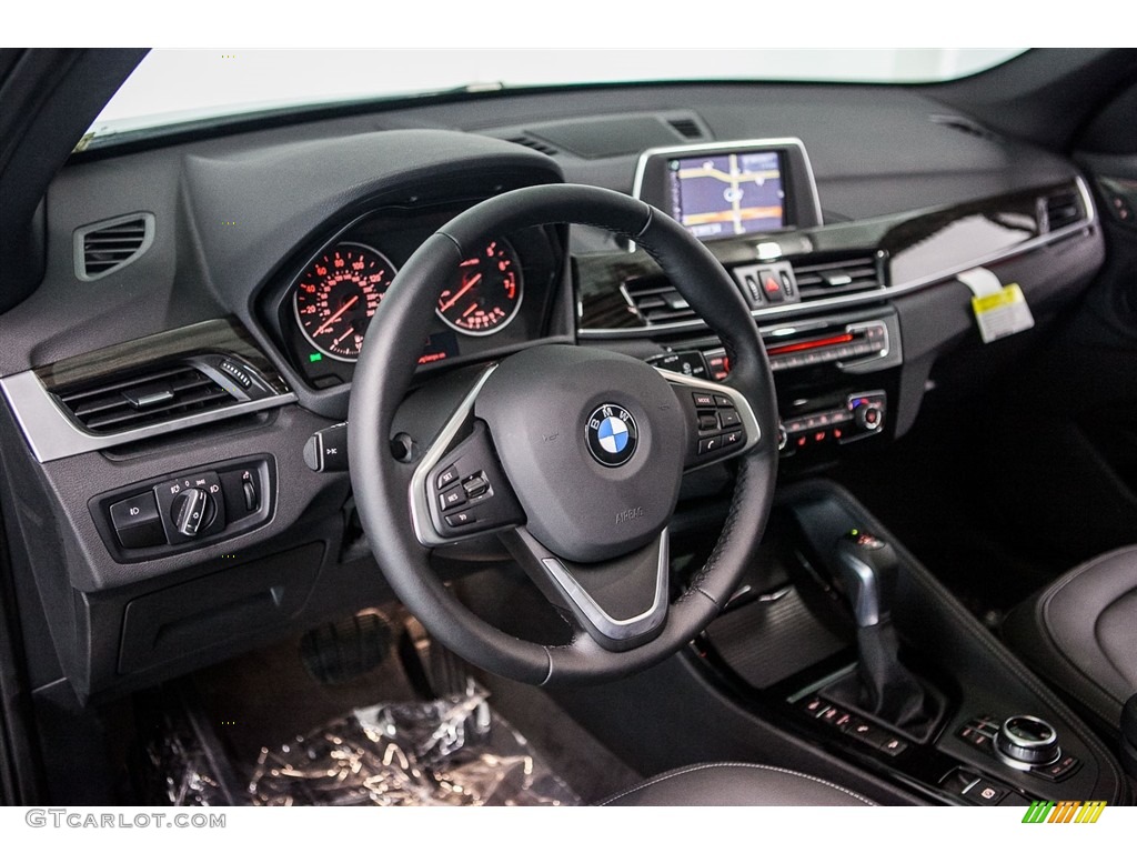 2016 X1 xDrive28i - Black Sapphire Metallic / Black photo #6