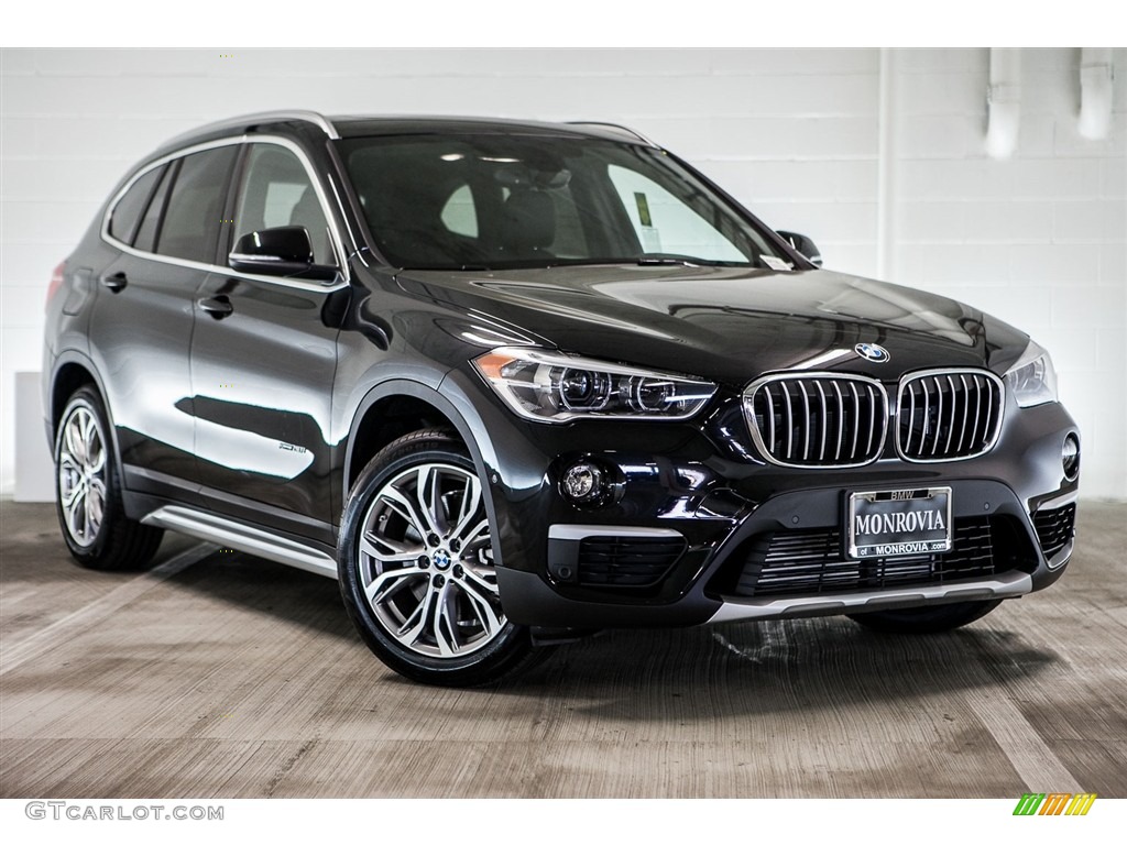 2016 X1 xDrive28i - Black Sapphire Metallic / Black photo #12
