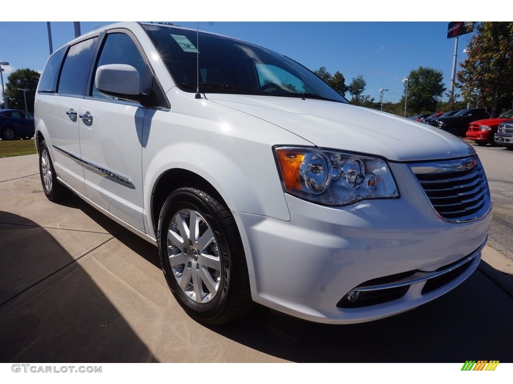 2016 Town & Country Touring - Bright White / Dark Frost Beige/Medium Frost Beige photo #4