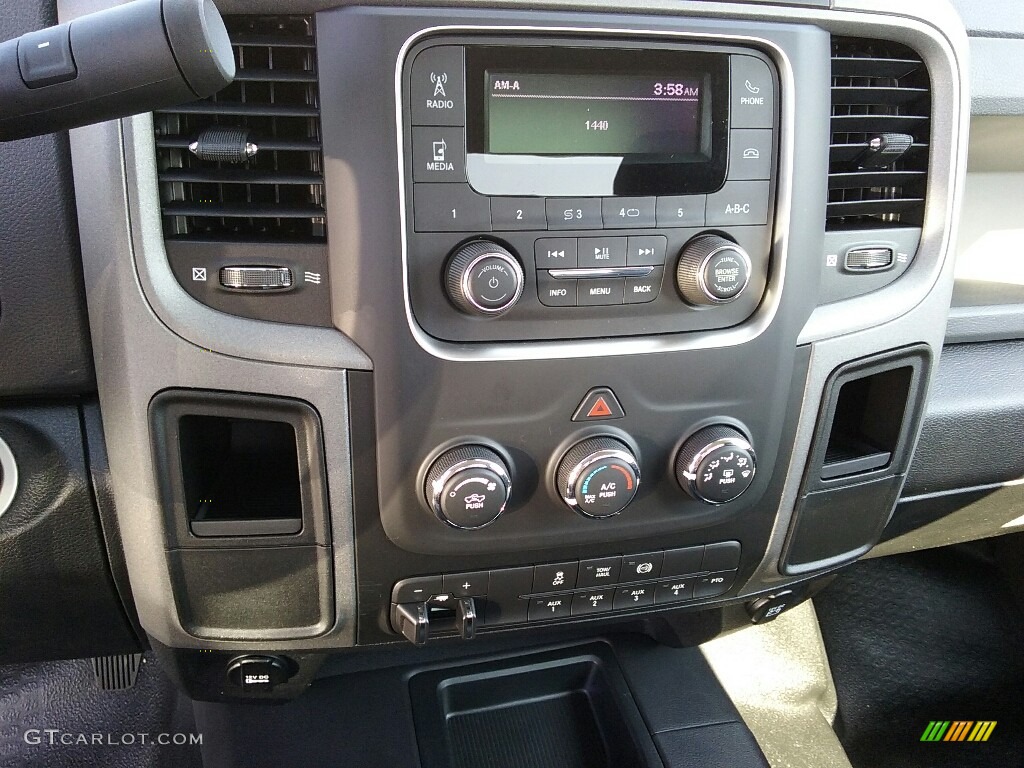 2017 Ram 5500 Tradesman Regular Cab 4x4 Chassis Controls Photo #116202588
