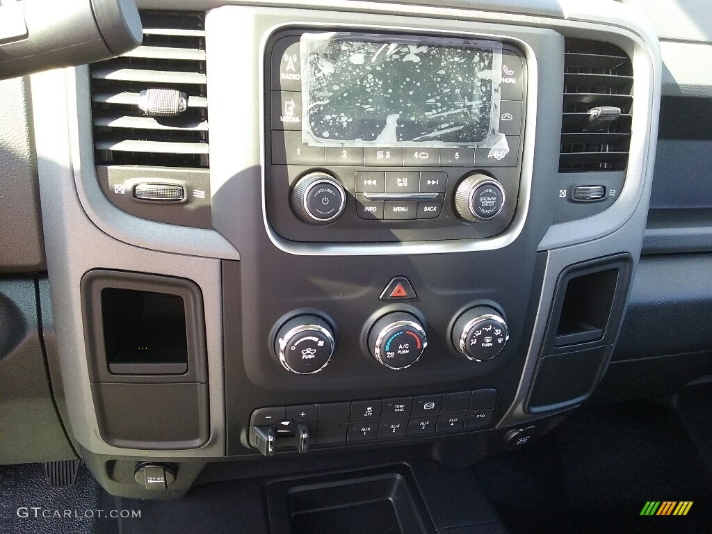 2017 Ram 5500 Tradesman Regular Cab 4x4 Chassis Controls Photo #116202774