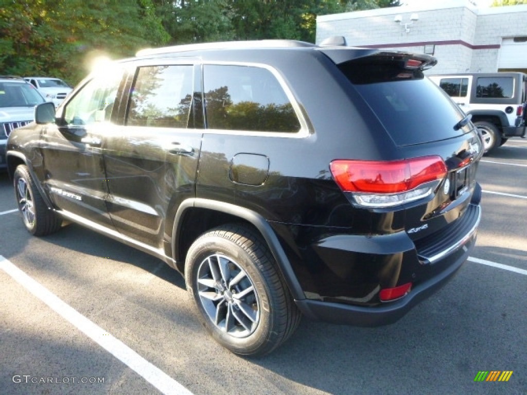 2017 Grand Cherokee Limited 4x4 - Diamond Black Crystal Pearl / Black photo #4