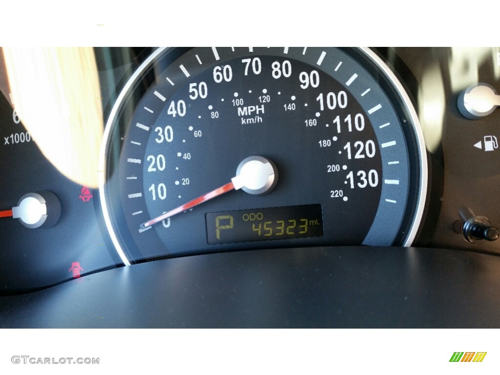 2012 Sedona EX - Bright Silver / Gray photo #22