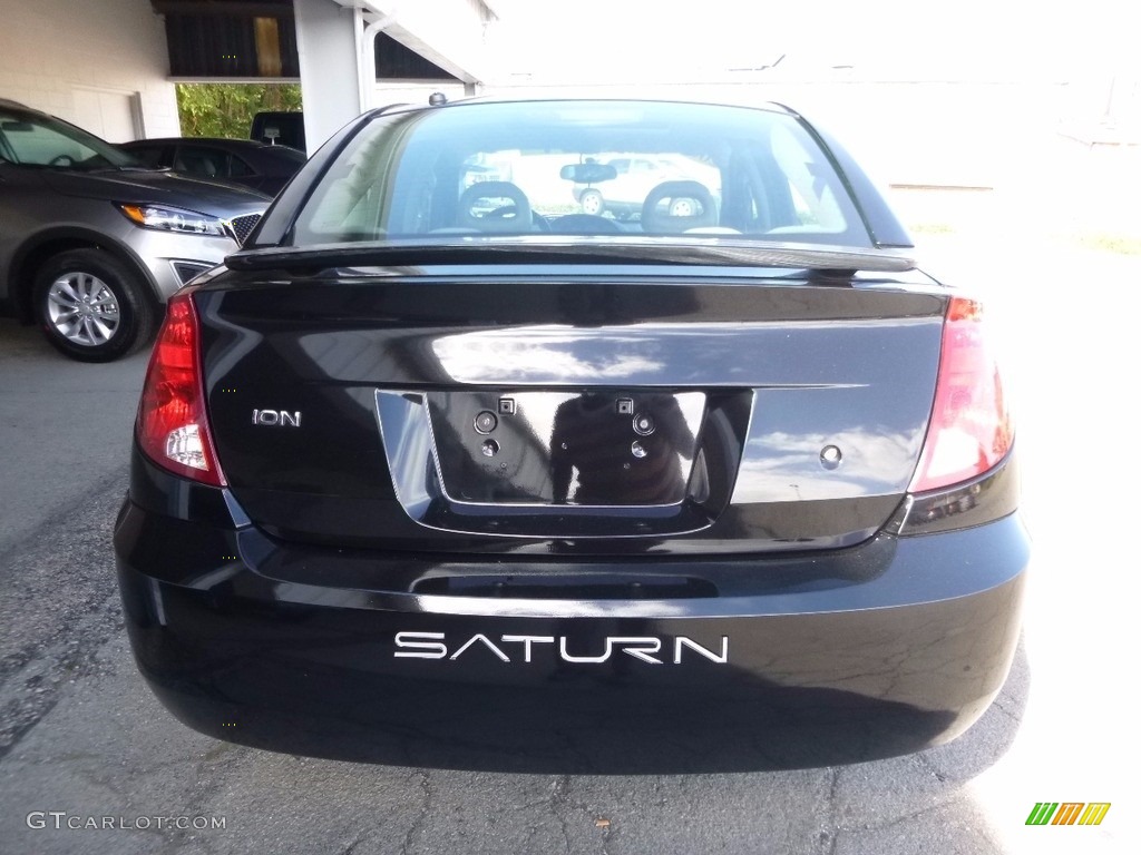 2006 ION 2 Sedan - Black Onyx / Gray photo #3