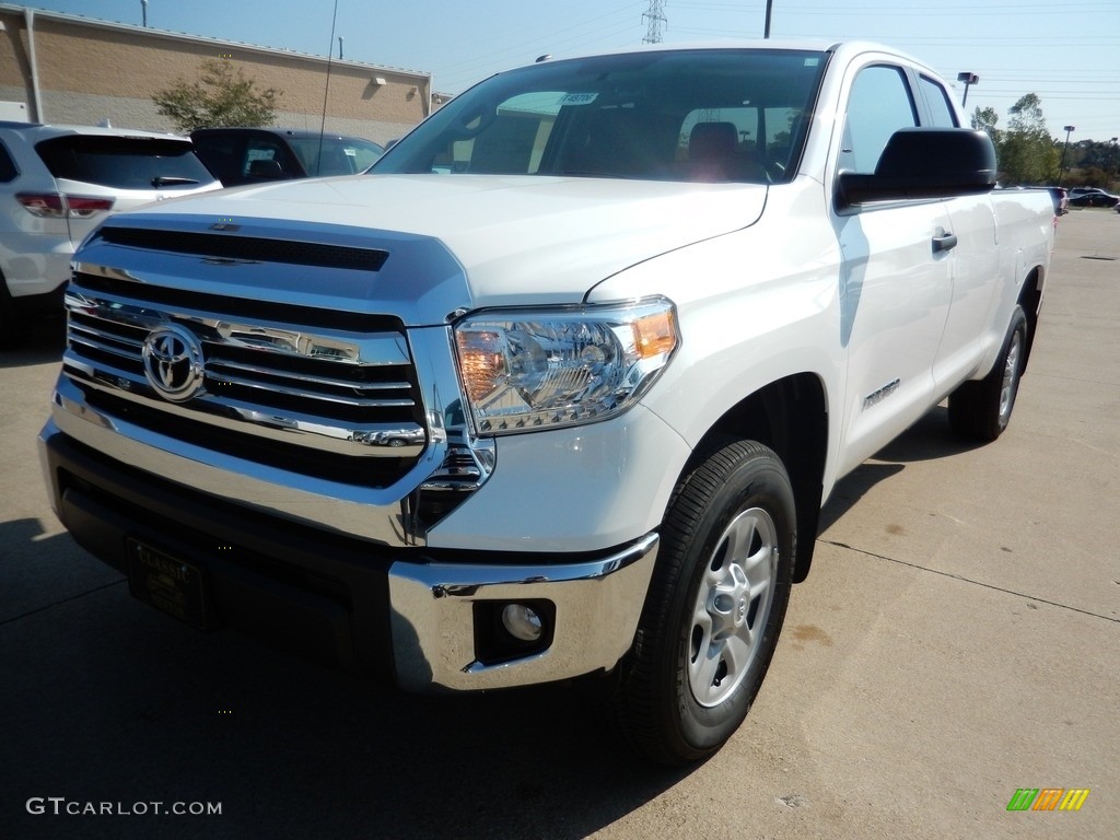 2017 Tundra SR5 Double Cab 4x4 - Super White / Black photo #1