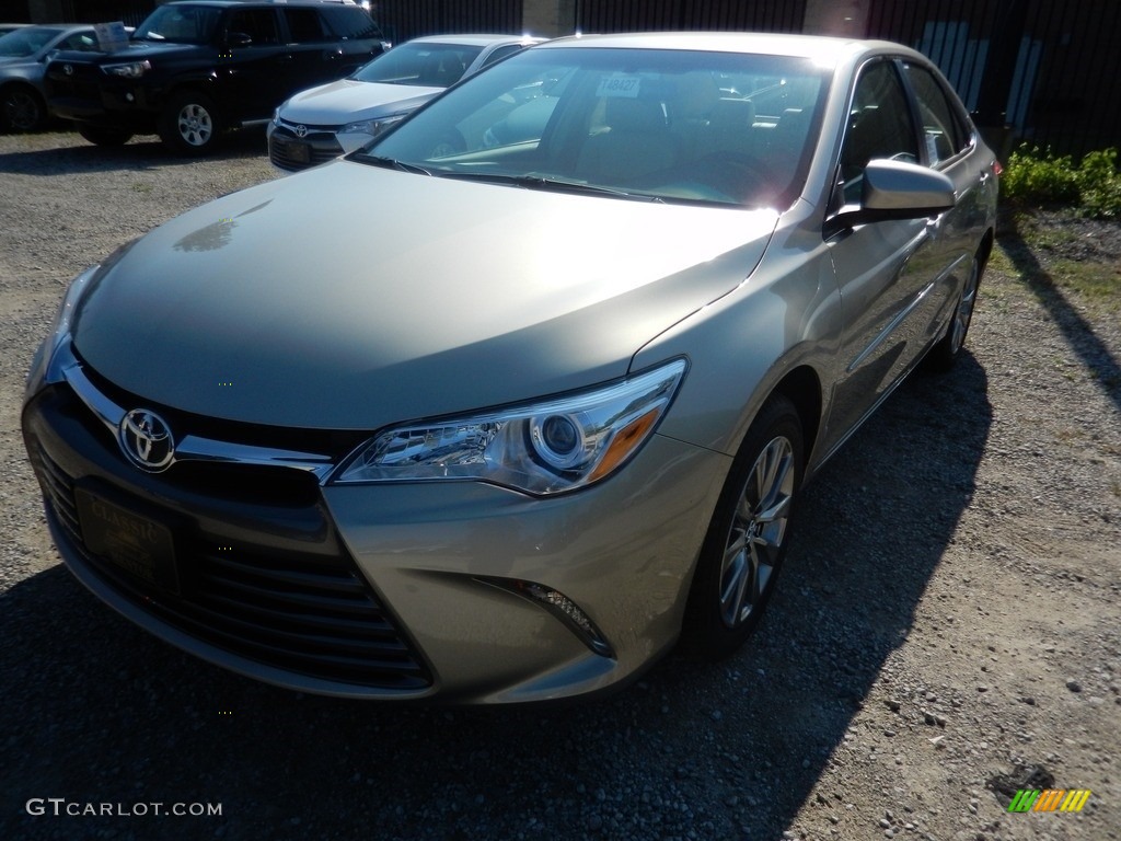 2017 Camry XLE - Creme Brulee Mica / Almond photo #1