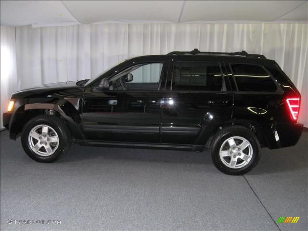 2006 Grand Cherokee Laredo 4x4 - Black / Medium Slate Gray photo #5