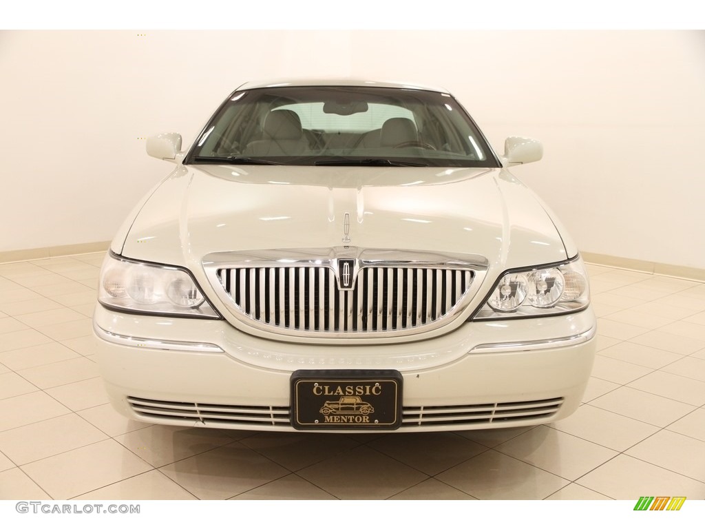 2005 Town Car Signature Limited - Cashmere Tri-Coat / Medium Light Stone/Dark Stone photo #2