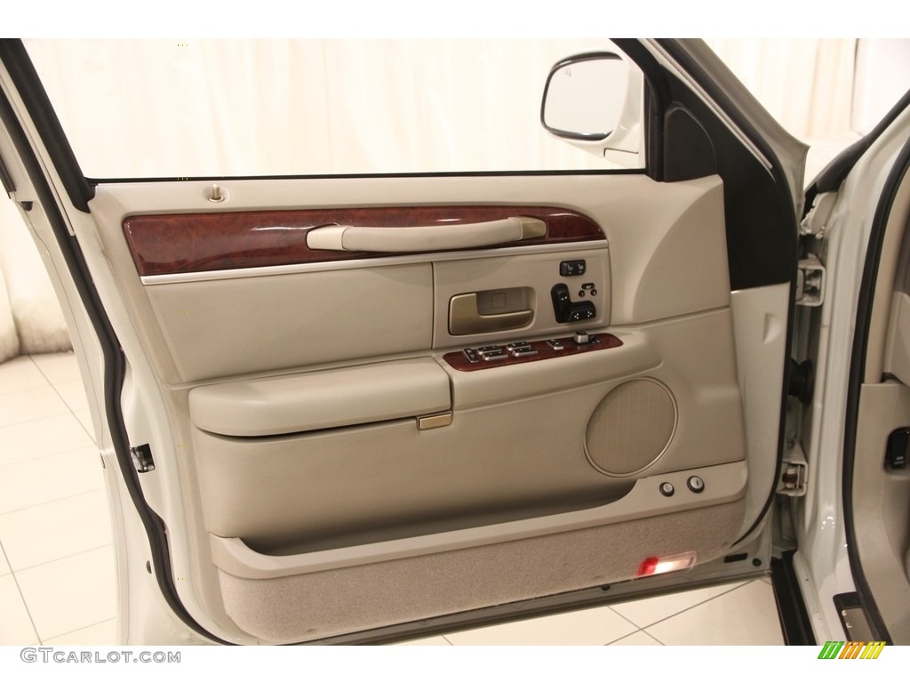 2005 Town Car Signature Limited - Cashmere Tri-Coat / Medium Light Stone/Dark Stone photo #5