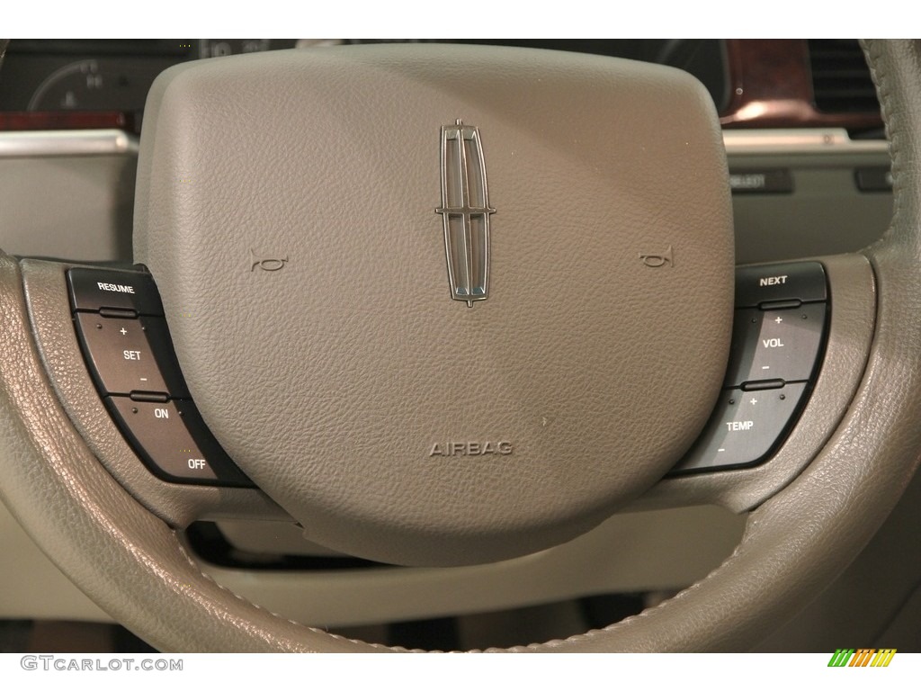 2005 Town Car Signature Limited - Cashmere Tri-Coat / Medium Light Stone/Dark Stone photo #10