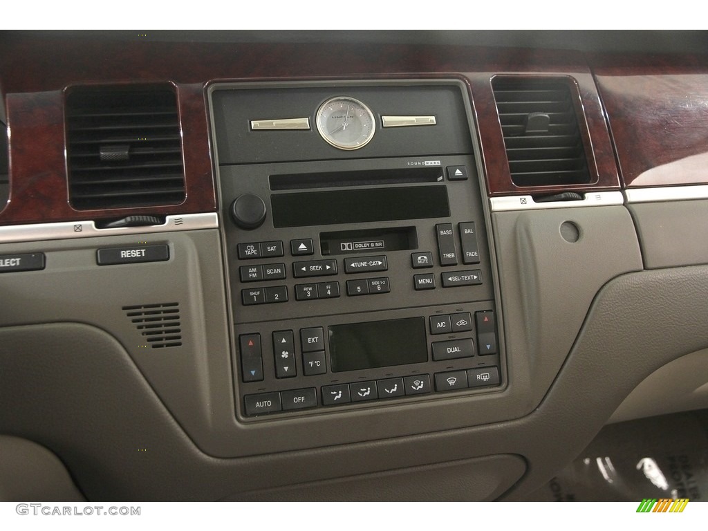 2005 Town Car Signature Limited - Cashmere Tri-Coat / Medium Light Stone/Dark Stone photo #12