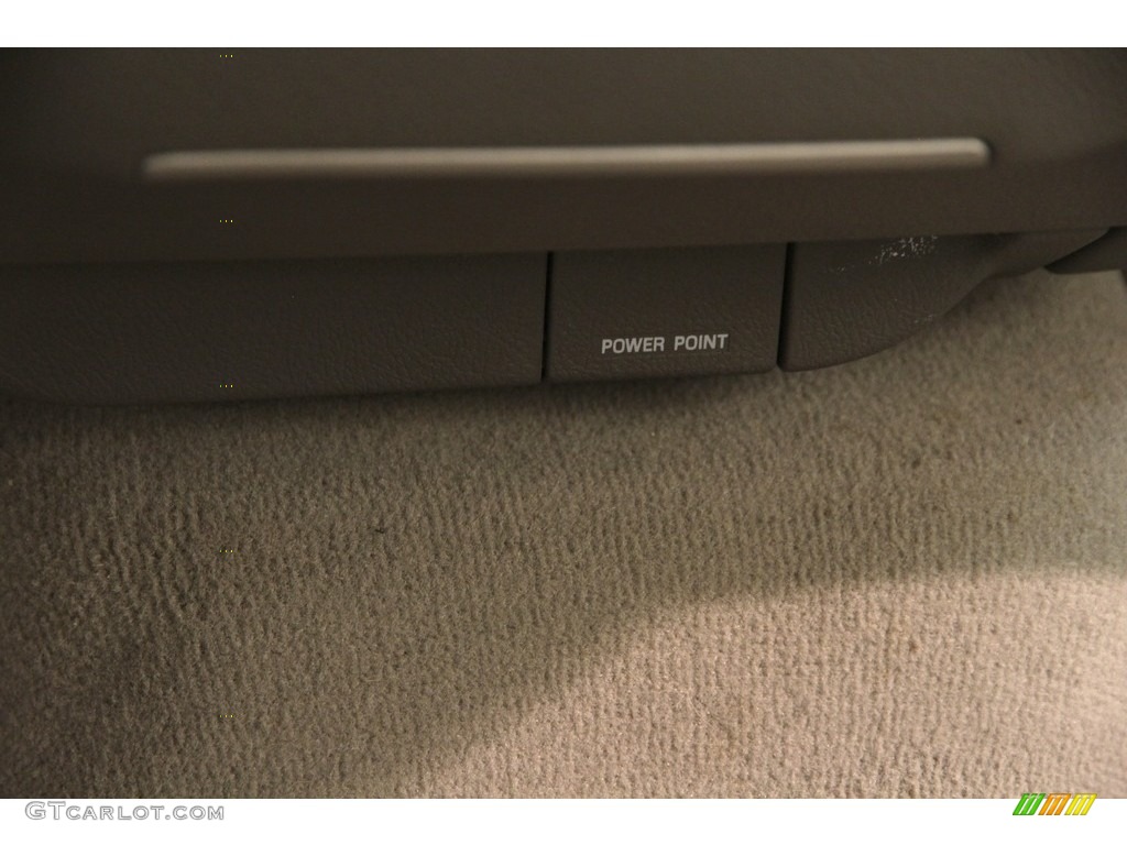 2005 Town Car Signature Limited - Cashmere Tri-Coat / Medium Light Stone/Dark Stone photo #14