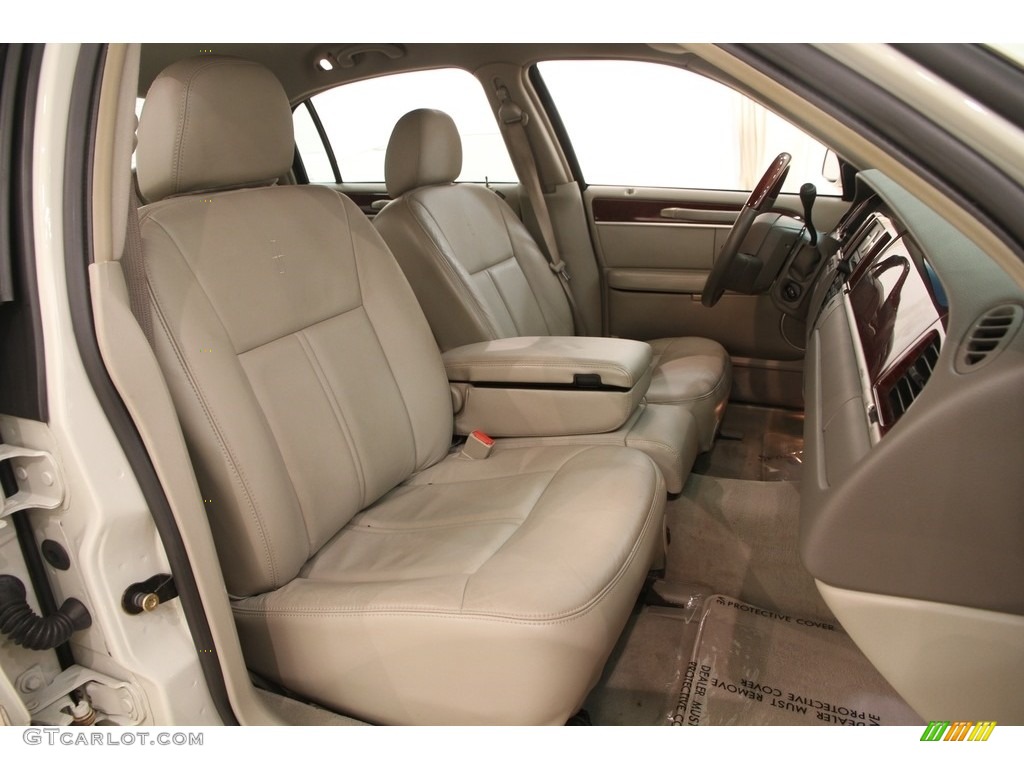 2005 Town Car Signature Limited - Cashmere Tri-Coat / Medium Light Stone/Dark Stone photo #18