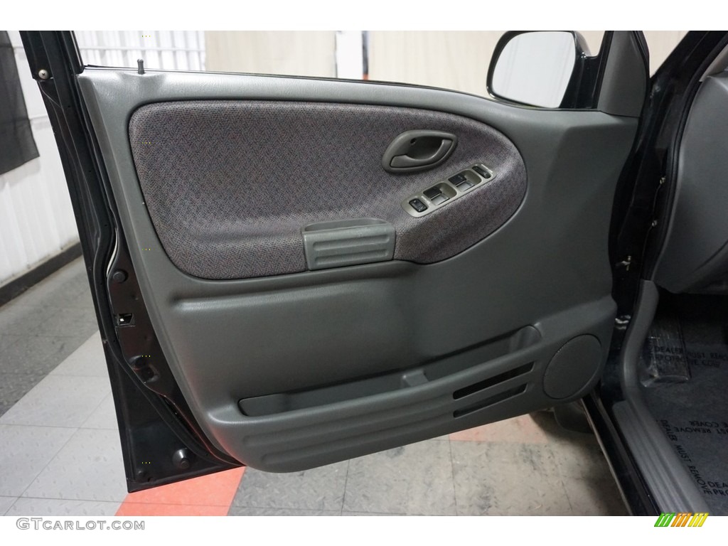 2001 Chevrolet Tracker ZR2 Hardtop 4WD Medium Gray Door Panel Photo #116242520