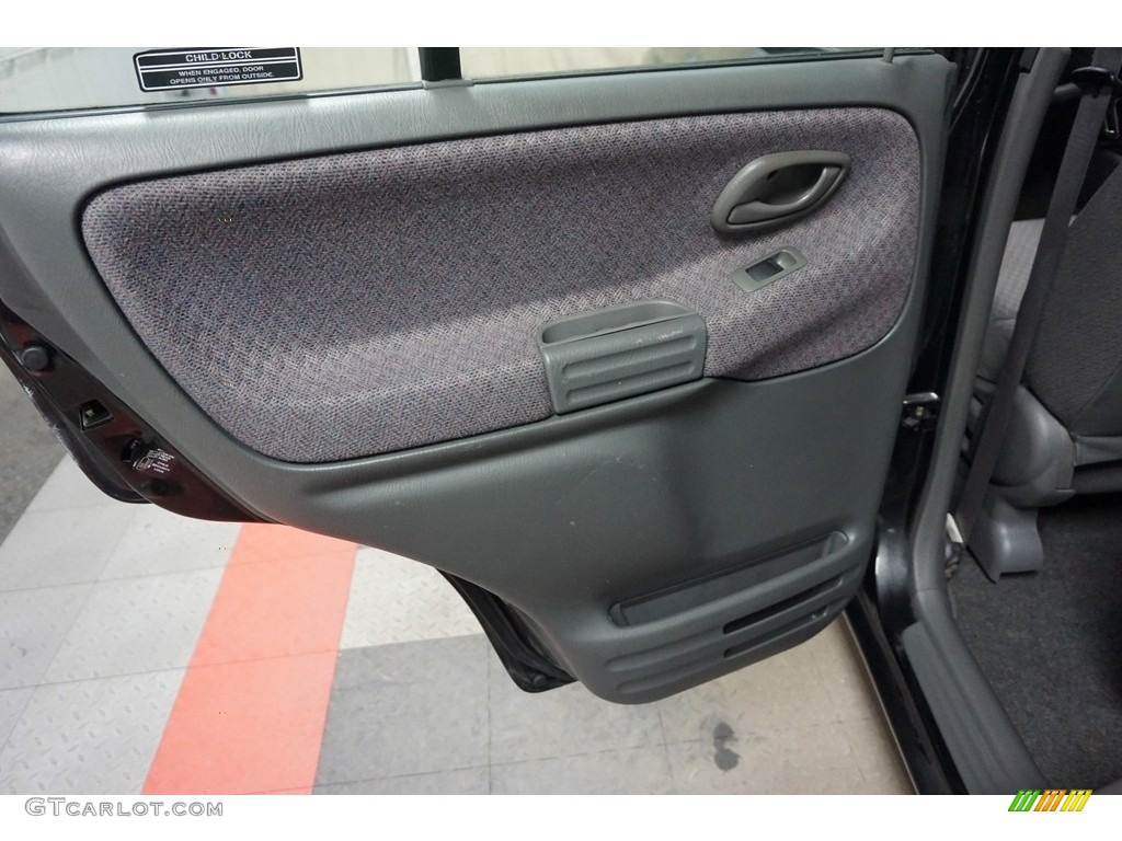2001 Chevrolet Tracker ZR2 Hardtop 4WD Medium Gray Door Panel Photo #116242607