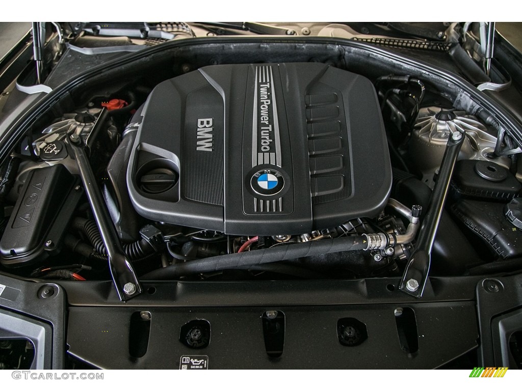 2016 BMW 5 Series 535d xDrive Sedan Engine Photos