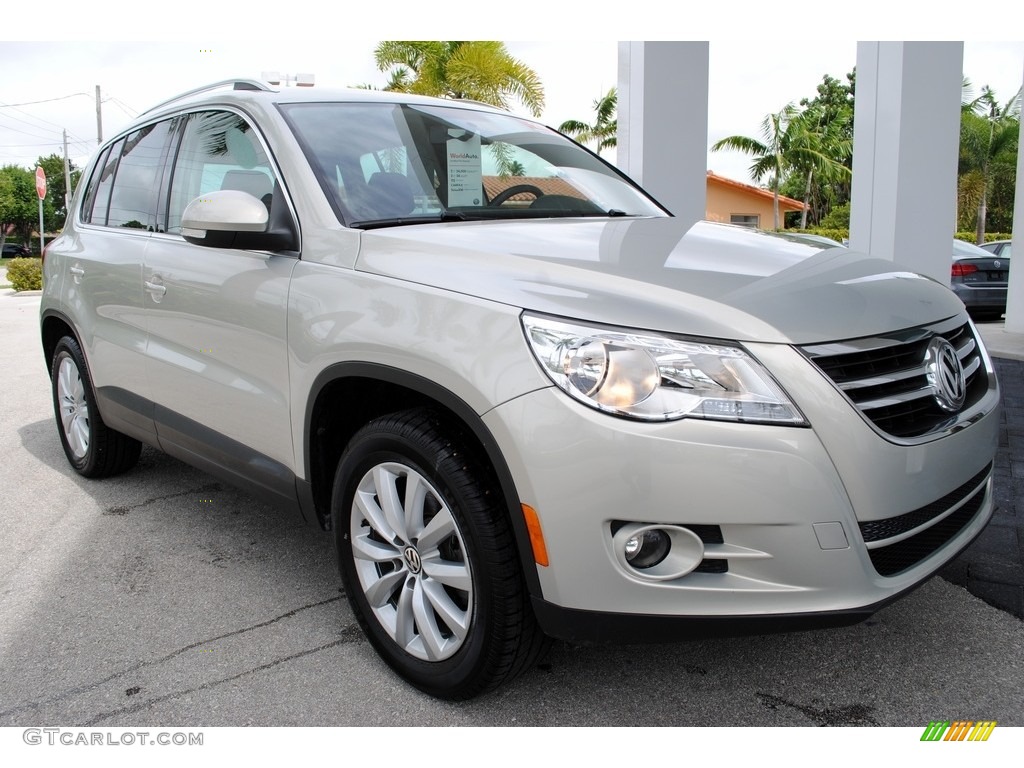 2011 Tiguan SE - White Gold Metallic / Charcoal photo #2