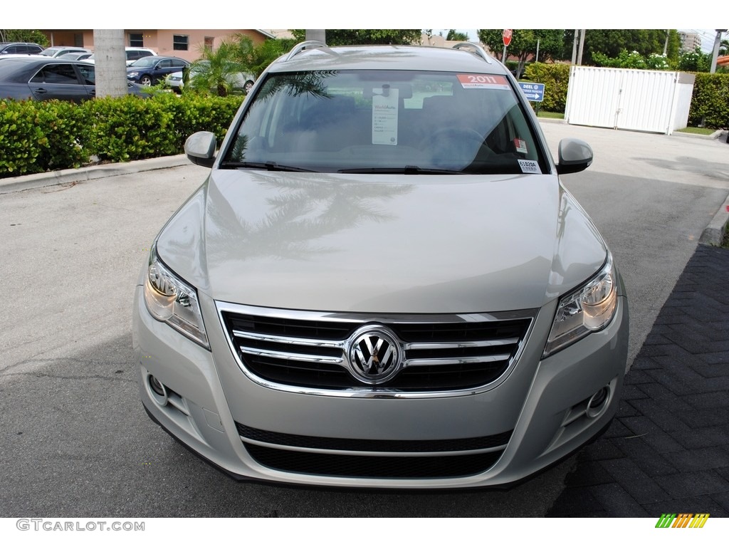 2011 Tiguan SE - White Gold Metallic / Charcoal photo #3