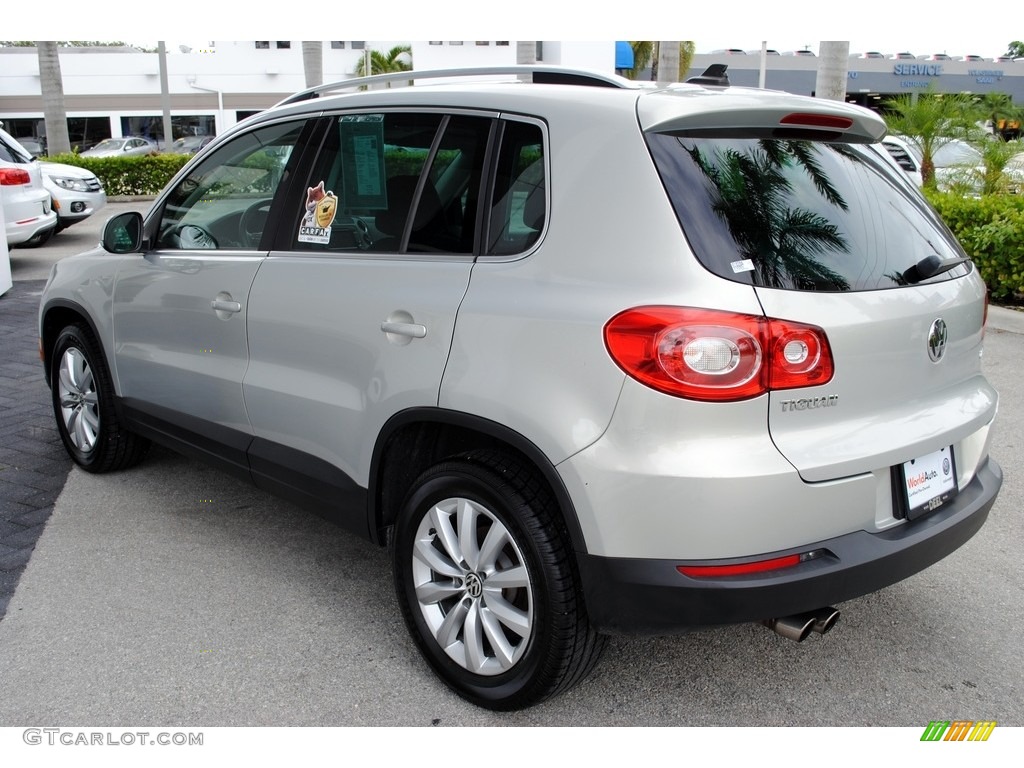 2011 Tiguan SE - White Gold Metallic / Charcoal photo #6