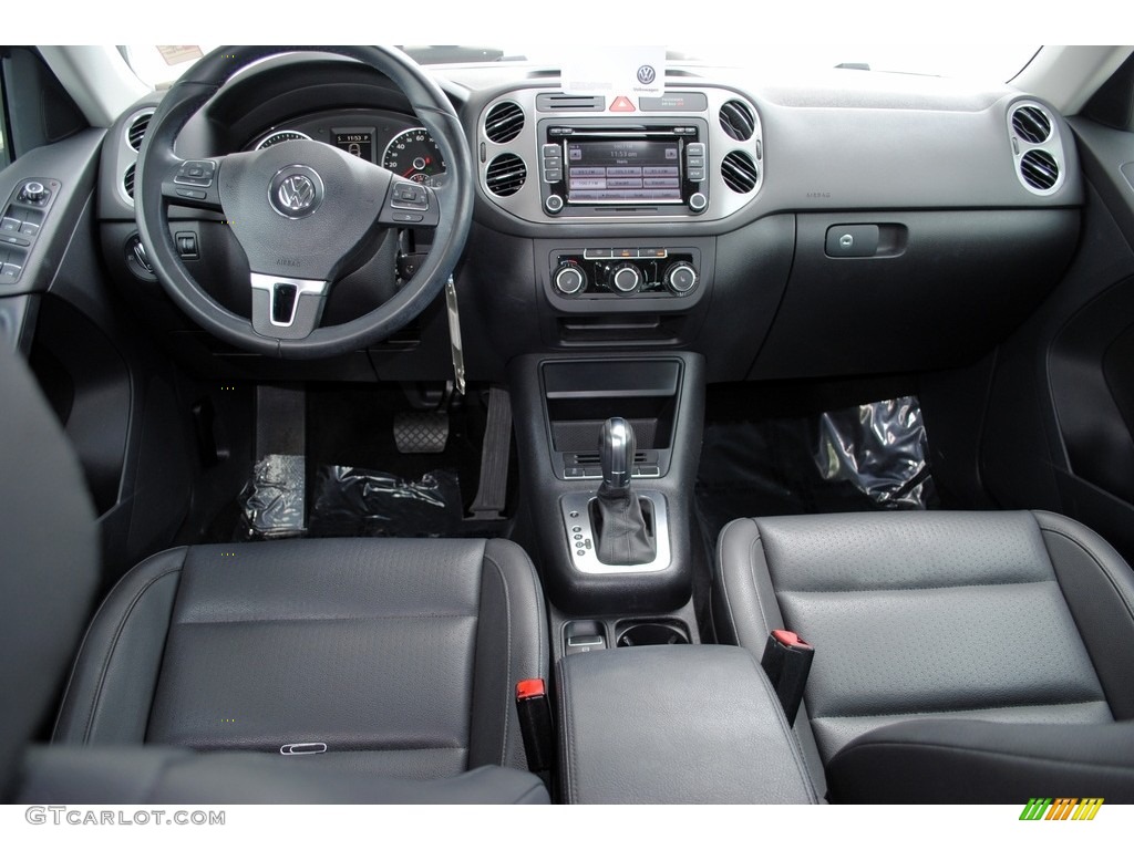 Charcoal Interior 2011 Volkswagen Tiguan SE Photo #116248202