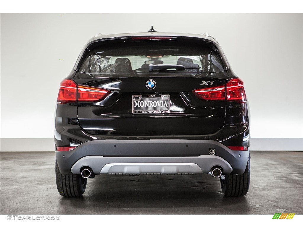 2016 X1 xDrive28i - Black Sapphire Metallic / Black photo #4