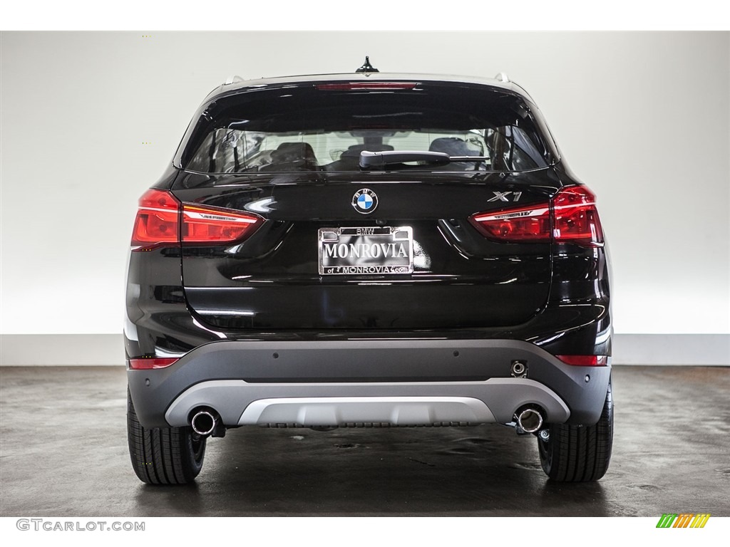 2016 X1 xDrive28i - Black Sapphire Metallic / Black photo #4