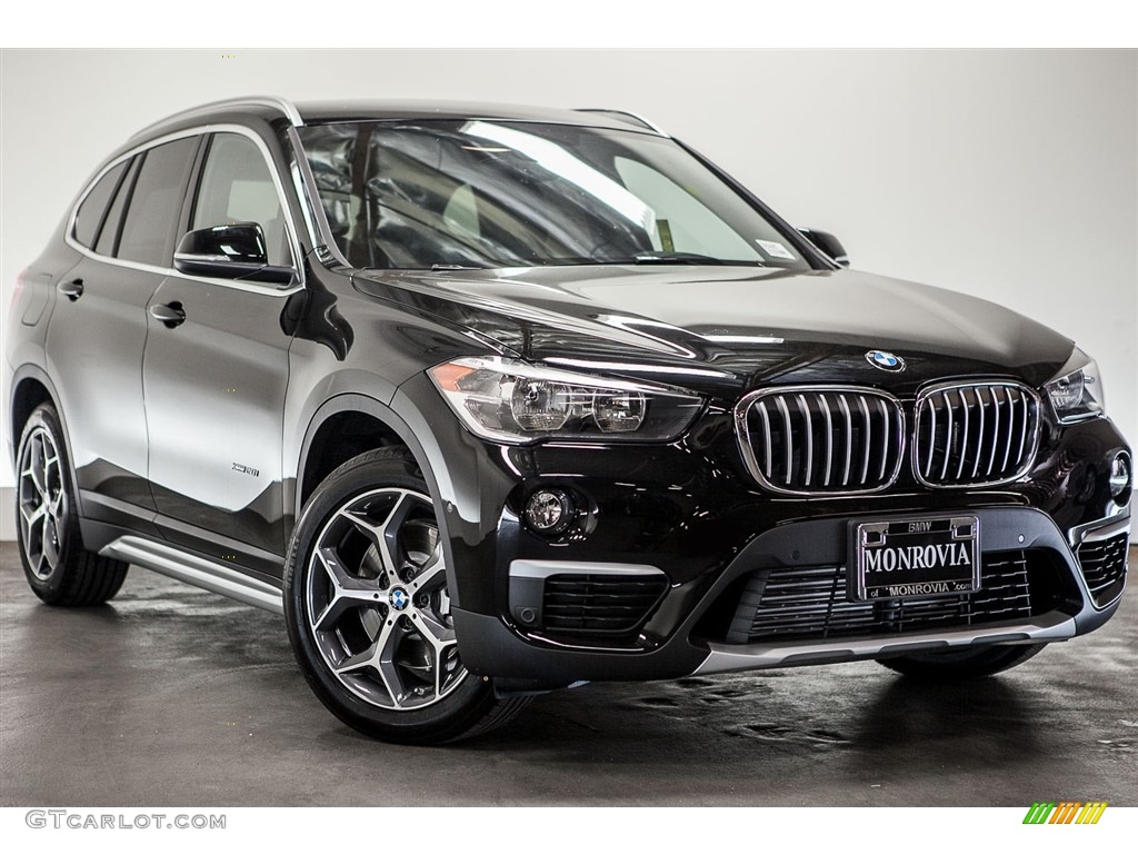 2016 X1 xDrive28i - Black Sapphire Metallic / Black photo #11