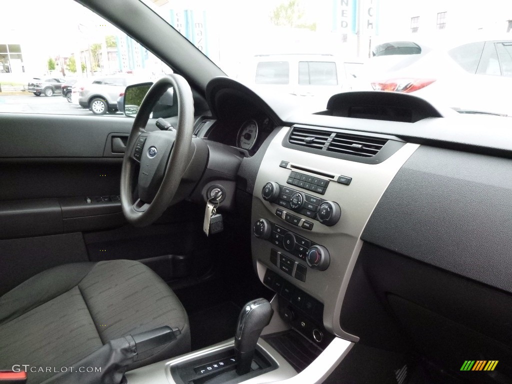 2011 Focus SE Sedan - Sterling Gray Metallic / Charcoal Black photo #11