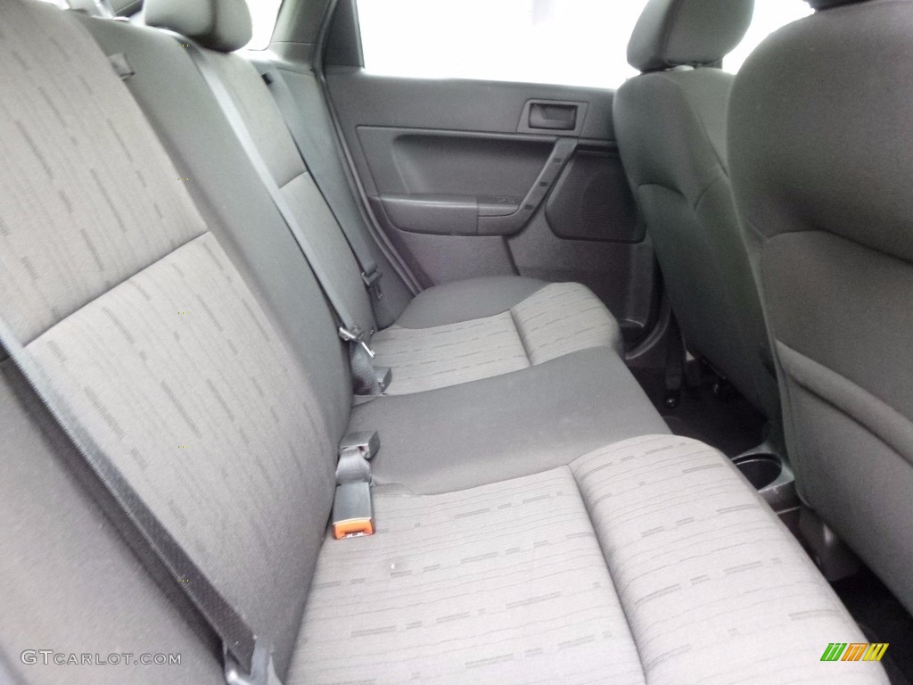 2011 Focus SE Sedan - Sterling Gray Metallic / Charcoal Black photo #13