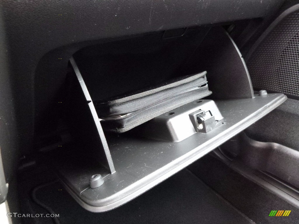 2011 Focus SE Sedan - Sterling Gray Metallic / Charcoal Black photo #22