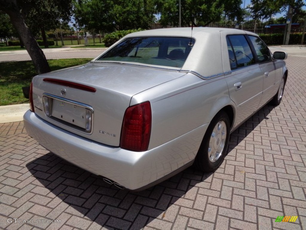 2002 DeVille Sedan - Sterling Metallic / Dark Gray photo #8