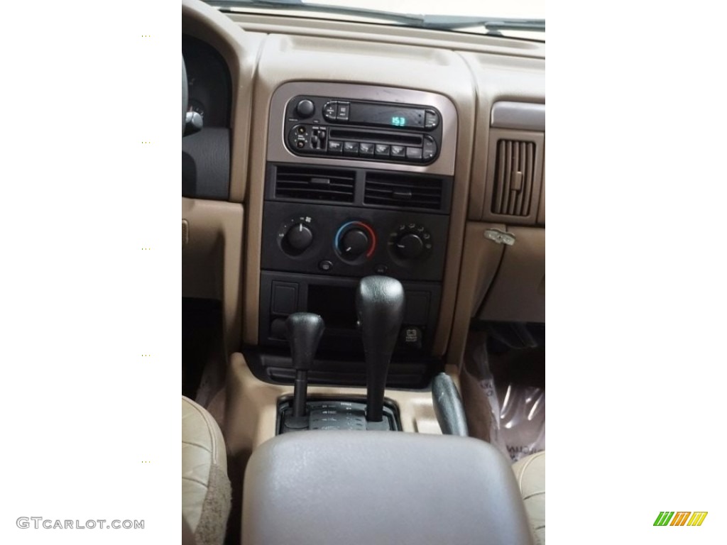 2004 Grand Cherokee Laredo 4x4 - Inferno Red Pearl / Dark Slate Gray photo #26