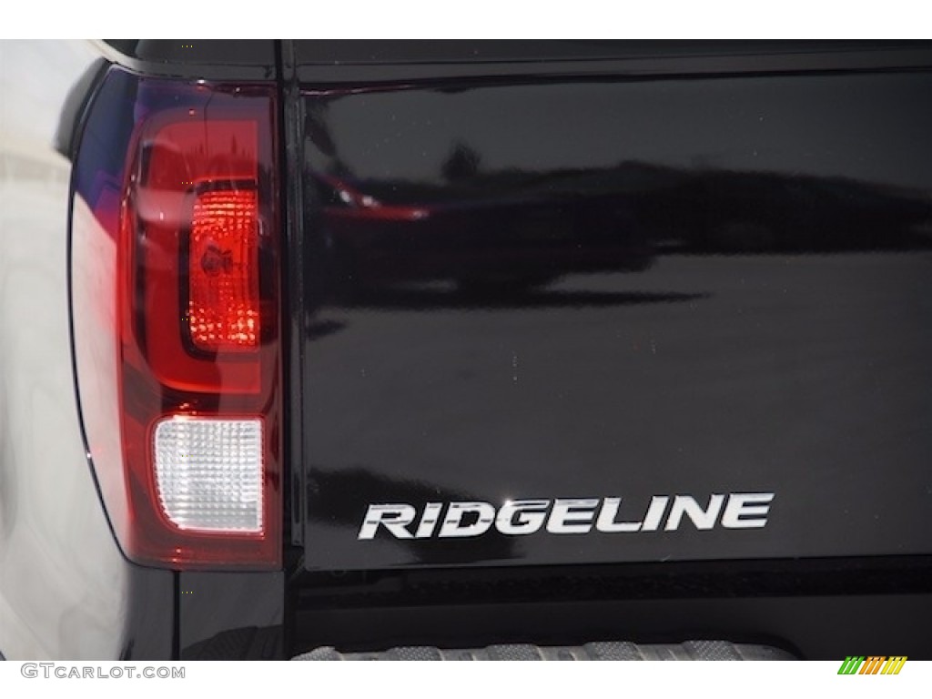 2017 Honda Ridgeline RTL Marks and Logos Photo #116265342