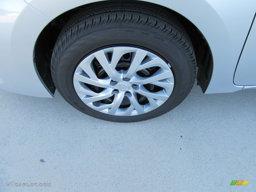 2017 Toyota Corolla LE Wheel Photos
