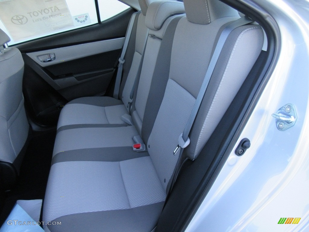 2017 Toyota Corolla LE Rear Seat Photo #116279226