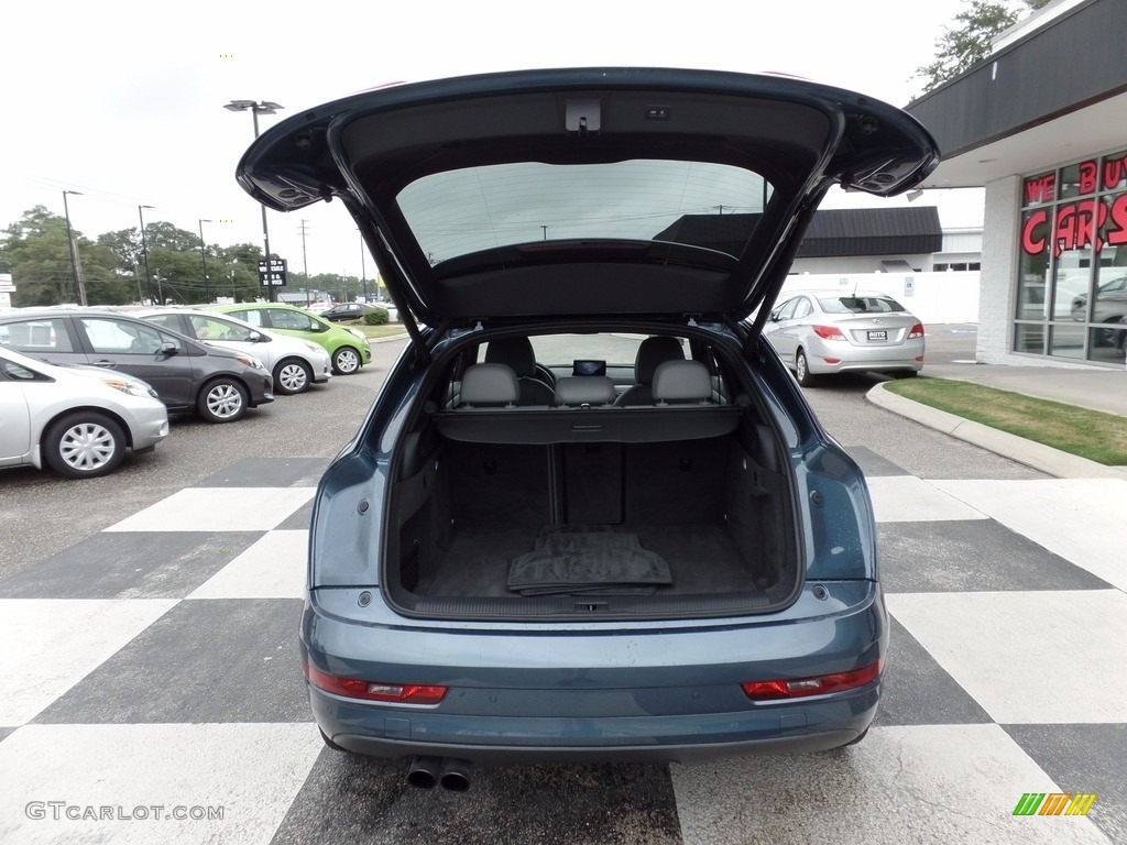2016 Q3 2.0 TSFI Premium Plus quattro - Utopia Blue Metallic / Rock Gray photo #5