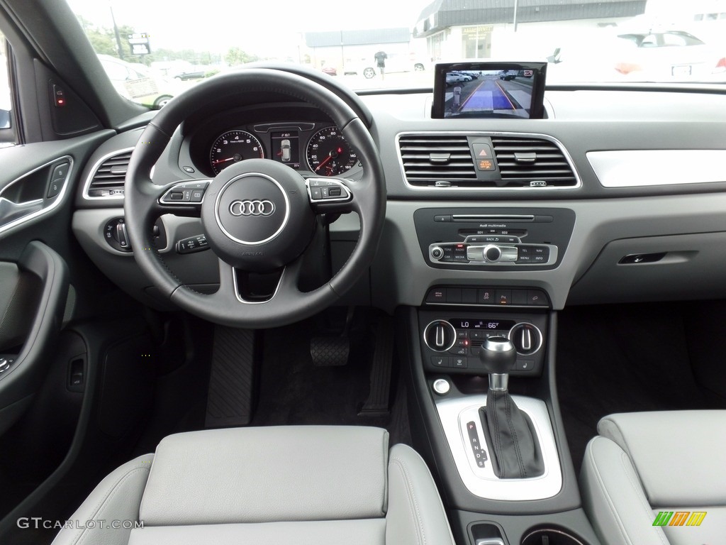 2016 Q3 2.0 TSFI Premium Plus quattro - Utopia Blue Metallic / Rock Gray photo #15