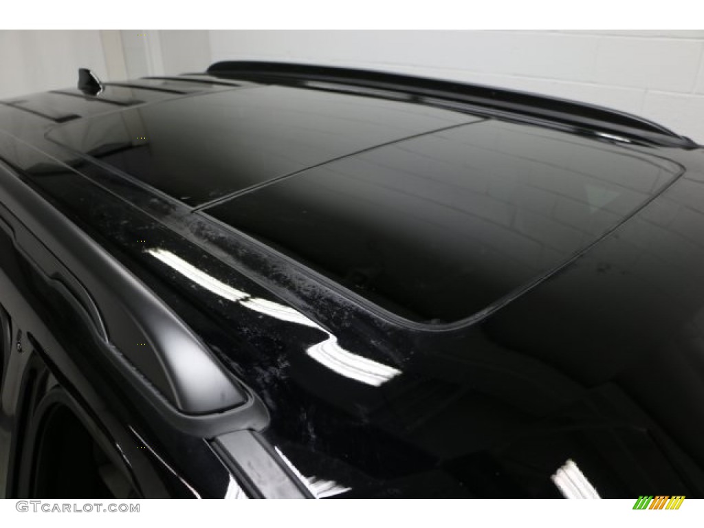 2017 Explorer XLT 4WD - Shadow Black / Ebony Black photo #3