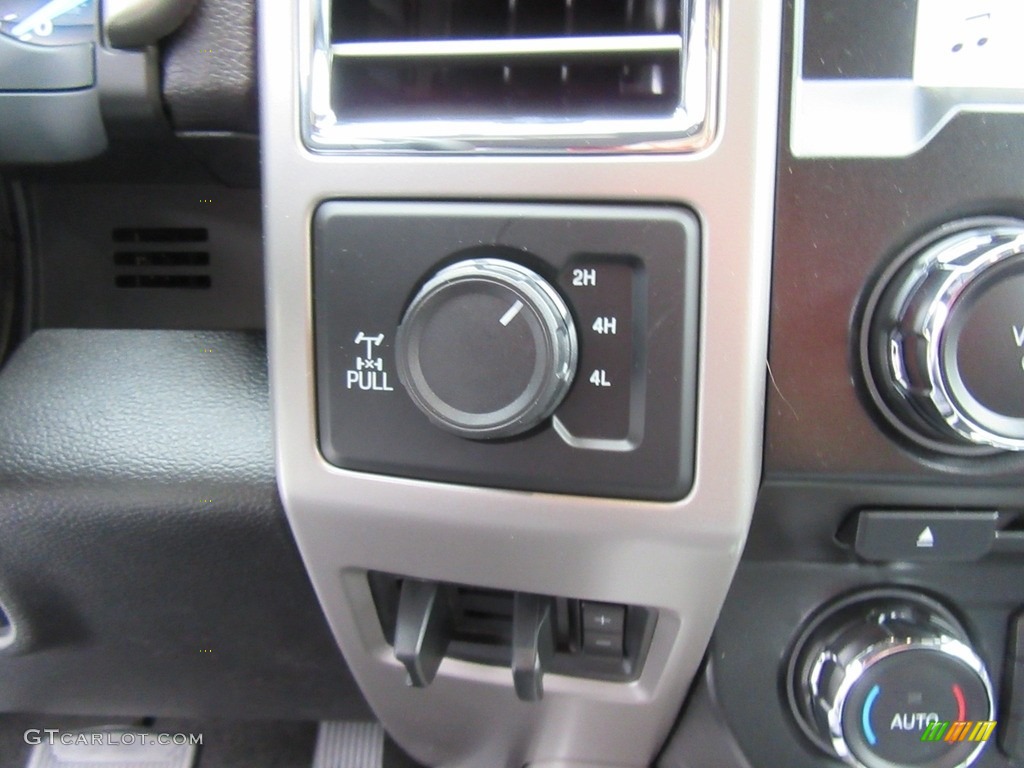 2017 Ford F350 Super Duty Lariat Crew Cab 4x4 Controls Photo #116307582