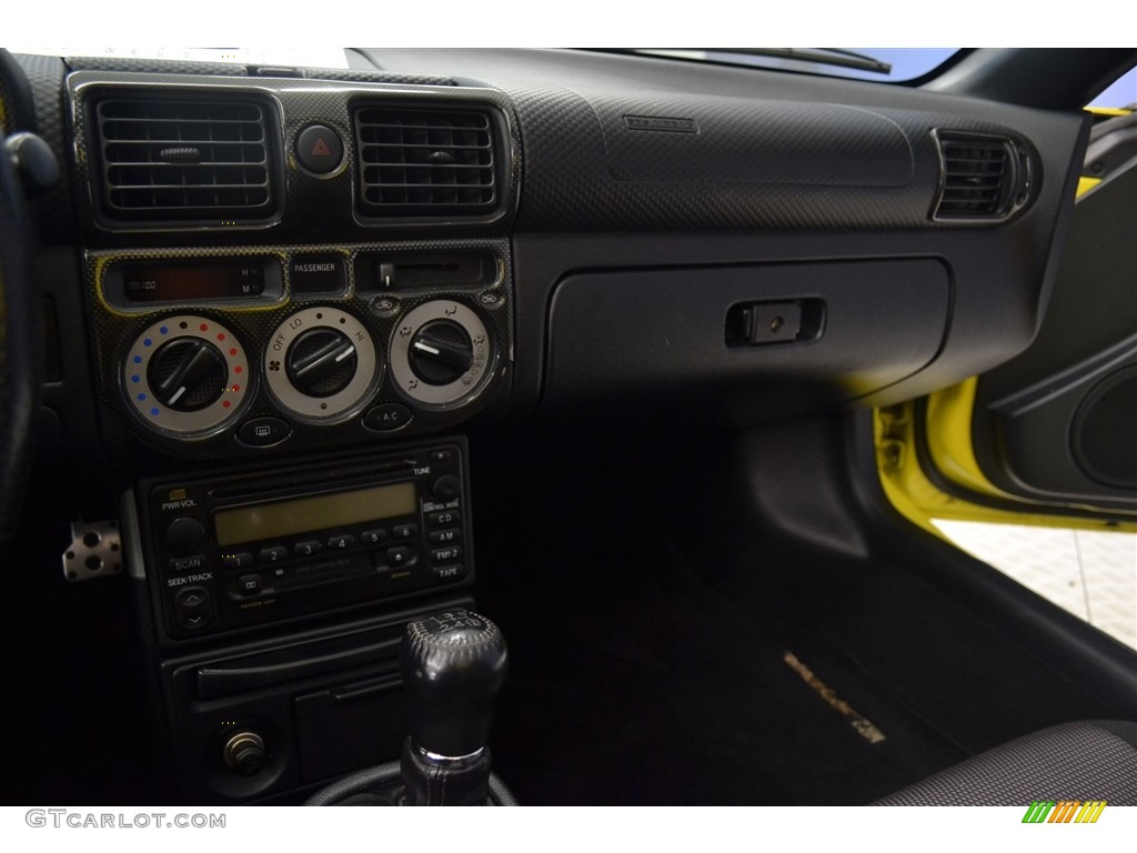 2002 MR2 Spyder Roadster - Solar Yellow / Black photo #18