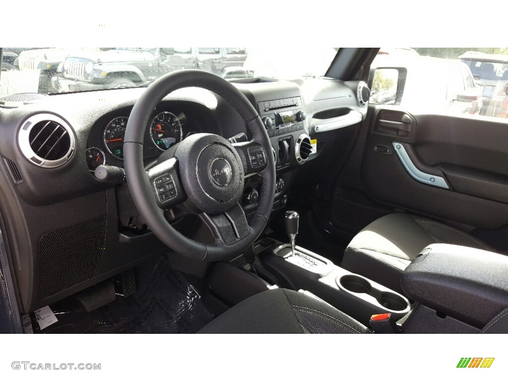 2017 Wrangler Sahara 4x4 - Rhino / Black photo #8