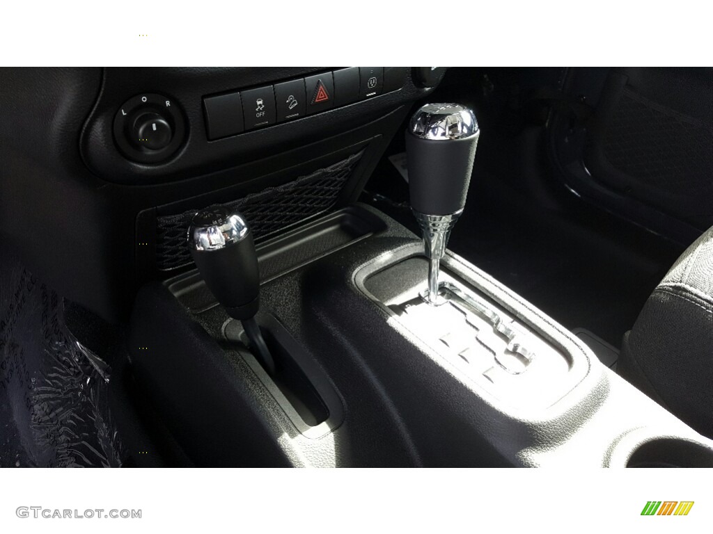 2017 Wrangler Sahara 4x4 - Rhino / Black photo #9