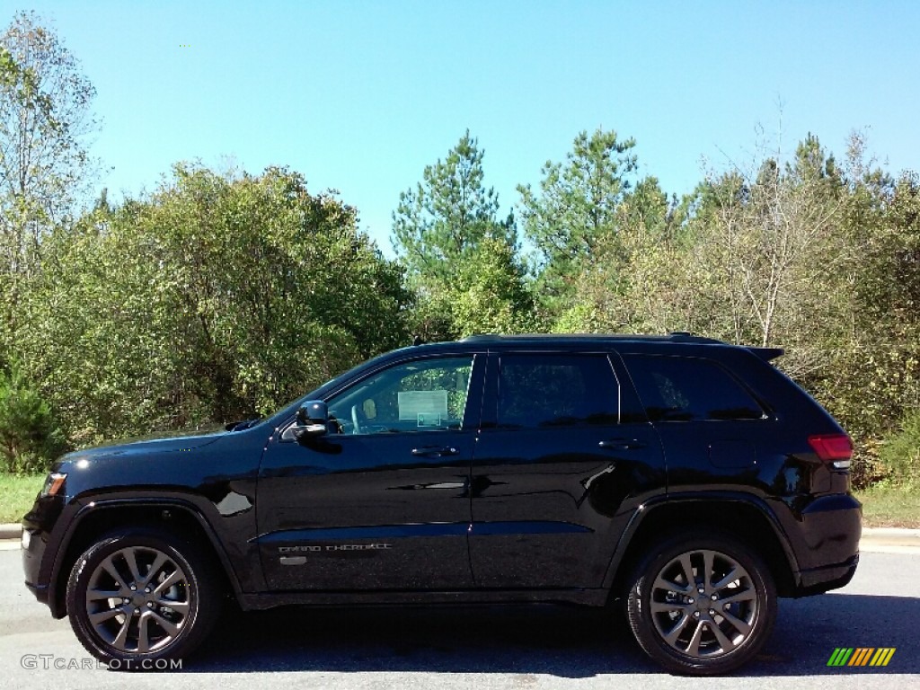 2017 Grand Cherokee Limited 4x4 - Diamond Black Crystal Pearl / Black/Light Frost Beige photo #1