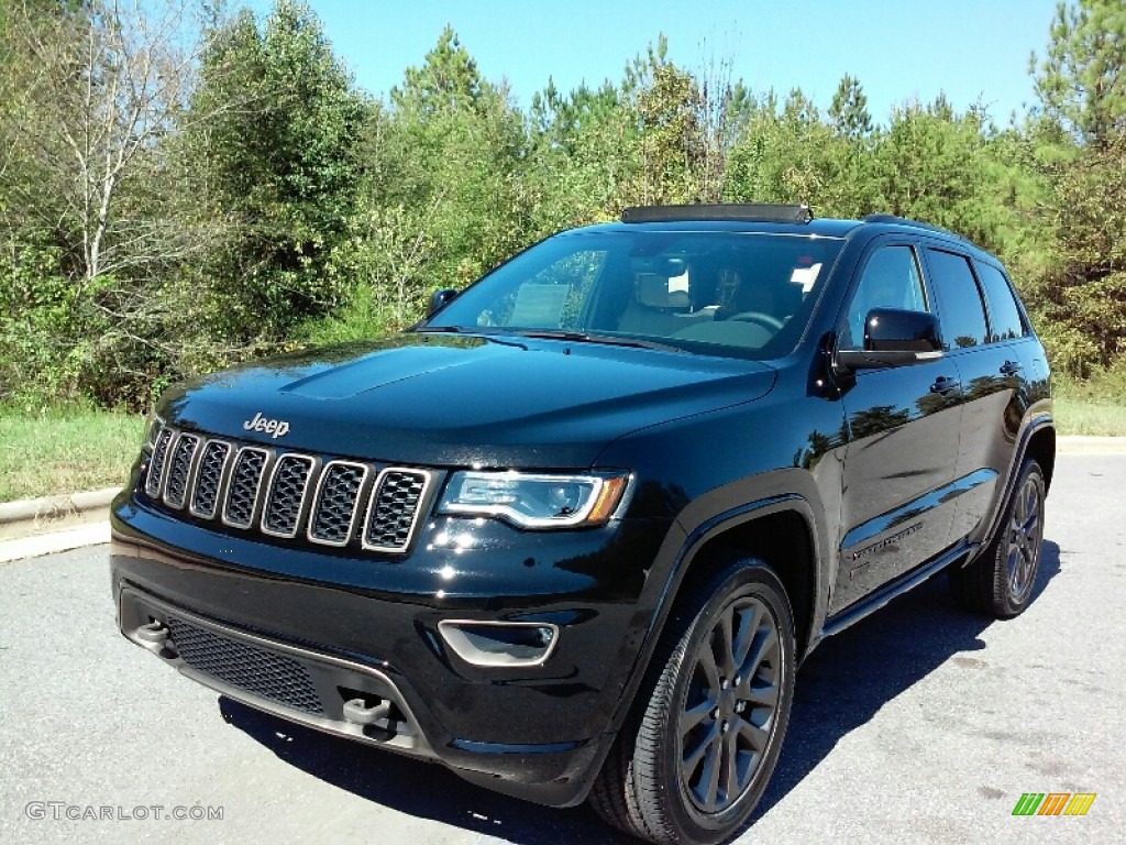 2017 Grand Cherokee Limited 4x4 - Diamond Black Crystal Pearl / Black/Light Frost Beige photo #2