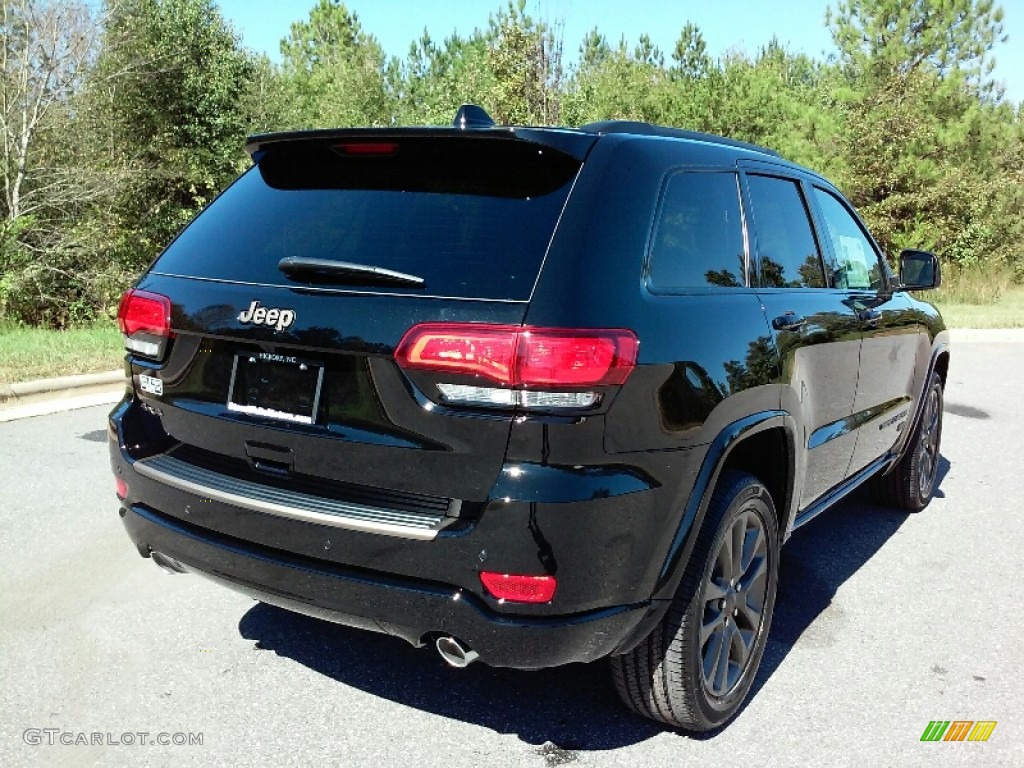 2017 Grand Cherokee Limited 4x4 - Diamond Black Crystal Pearl / Black/Light Frost Beige photo #7