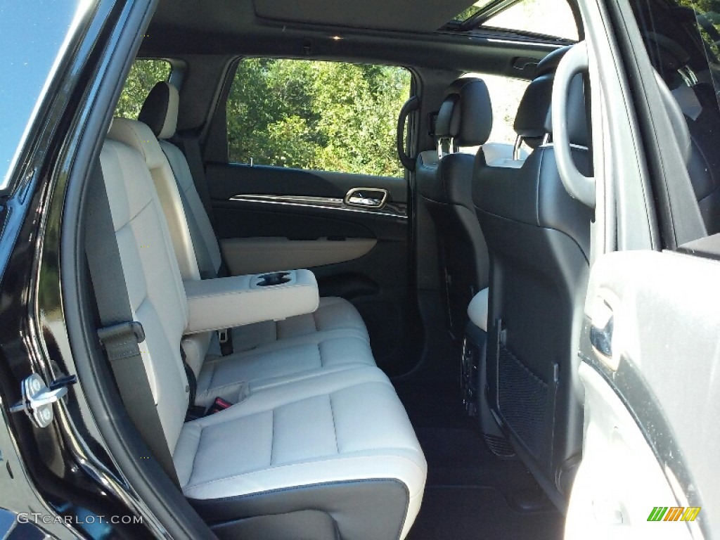 2017 Grand Cherokee Limited 4x4 - Diamond Black Crystal Pearl / Black/Light Frost Beige photo #11