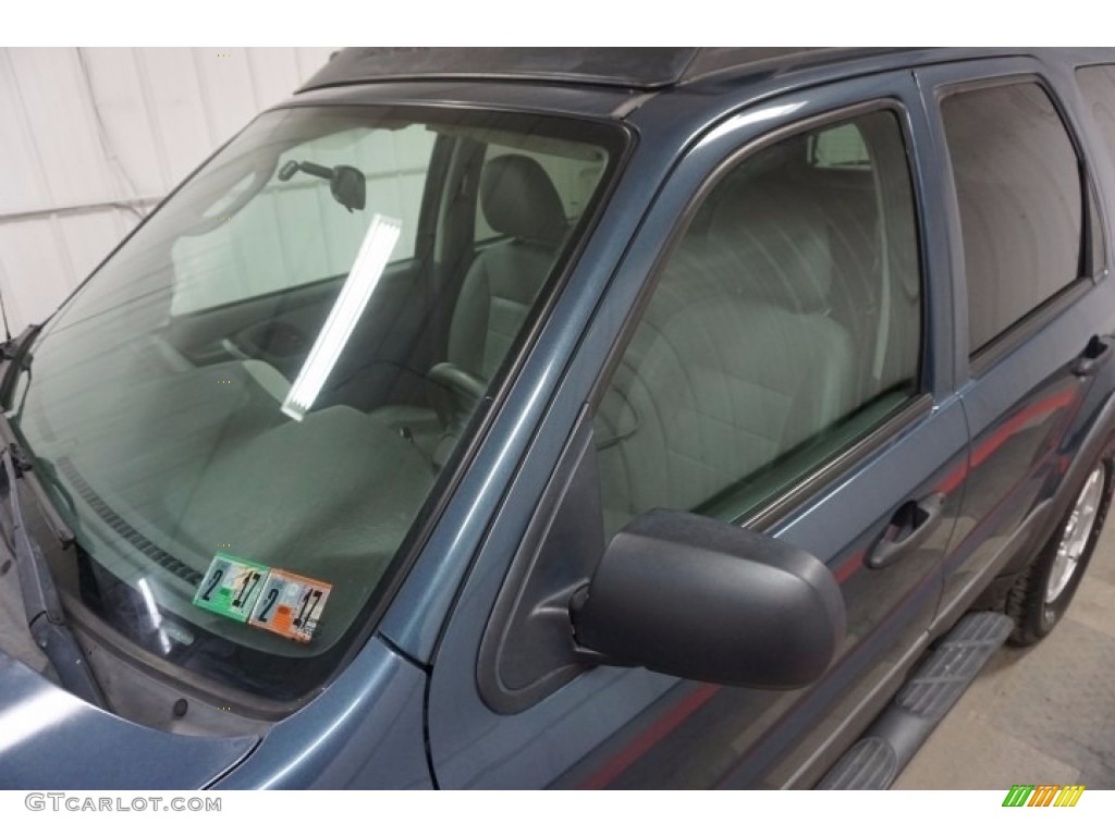 2005 Escape XLT V6 4WD - Norsea Blue Metallic / Medium/Dark Flint Grey photo #52
